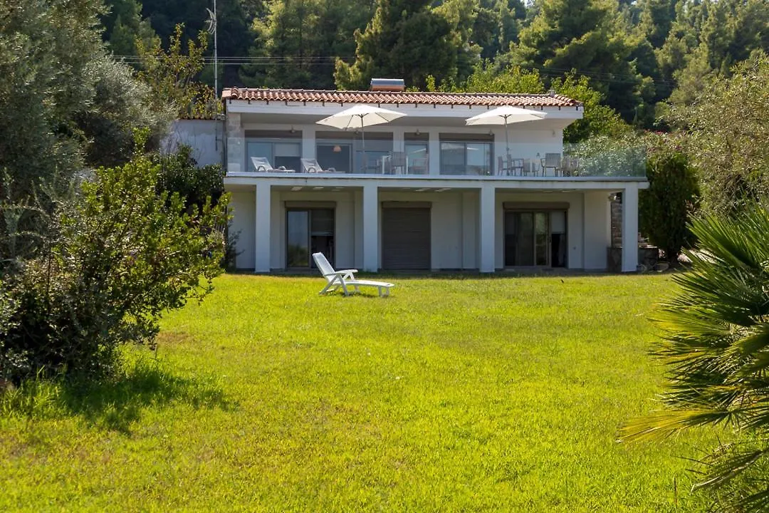 Villa Sonora - Beachfront, Amazing Garden, Panoramic Sea View Polychrono